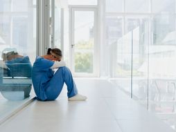 Doktorka, medicinska sestra, stres, napad, bolnica