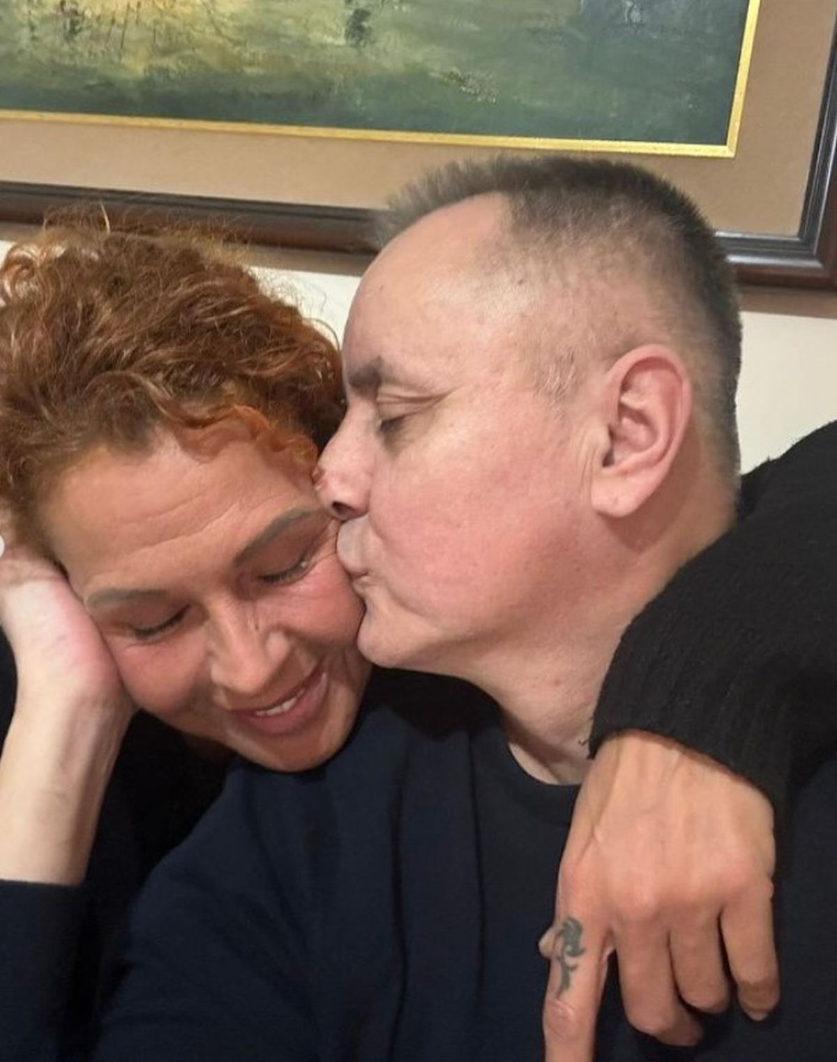 Majka Mine Vrbaški u vezi sa voditeljem! Ljube se, grle, sve javno objavila: "Život je lep..."