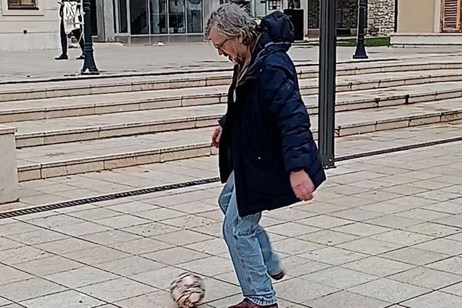 Emir Kusturica igra fudbal