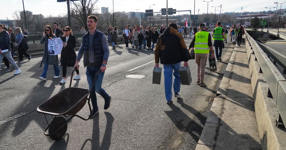 Grupe građana blokirale Pančevački most