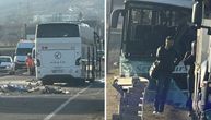 Ovako izgledaju autobusi koji su se sudarili kod Umke: U nezgodi dve osobe stradale, 20 povređenih