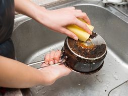 zagorelo posuđe, posuđe, zagorela šerpa, šerpa