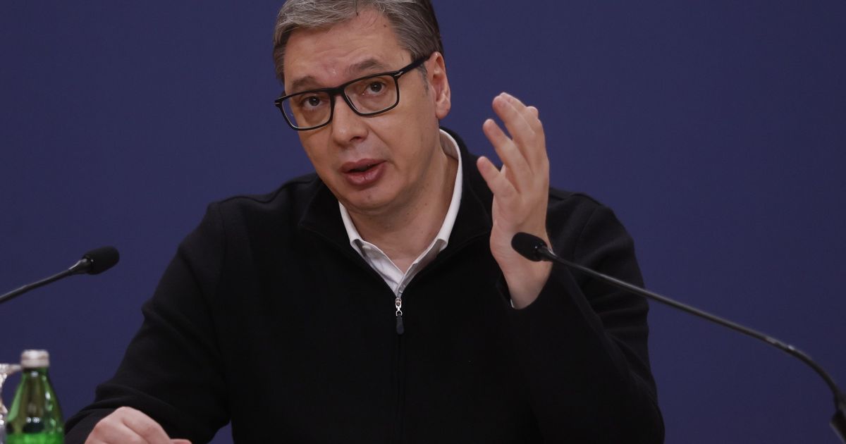 Vučić: Uskoro odluka o besplatnim udžbenicima i javnom prevozu u Nišu