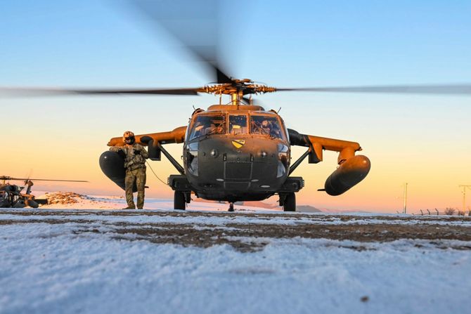 UH-60 Black Hawk crni jastreb helikopter