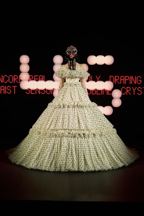 Revija modne kuće Valentino u Parizu