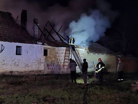 Porodica Baroš izgorela kuća Porodica Baroš izgorela kuća
