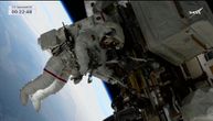 Astronauti zarobljeni u orbiti izveli su prvu zajedničku svemirsku šetnju