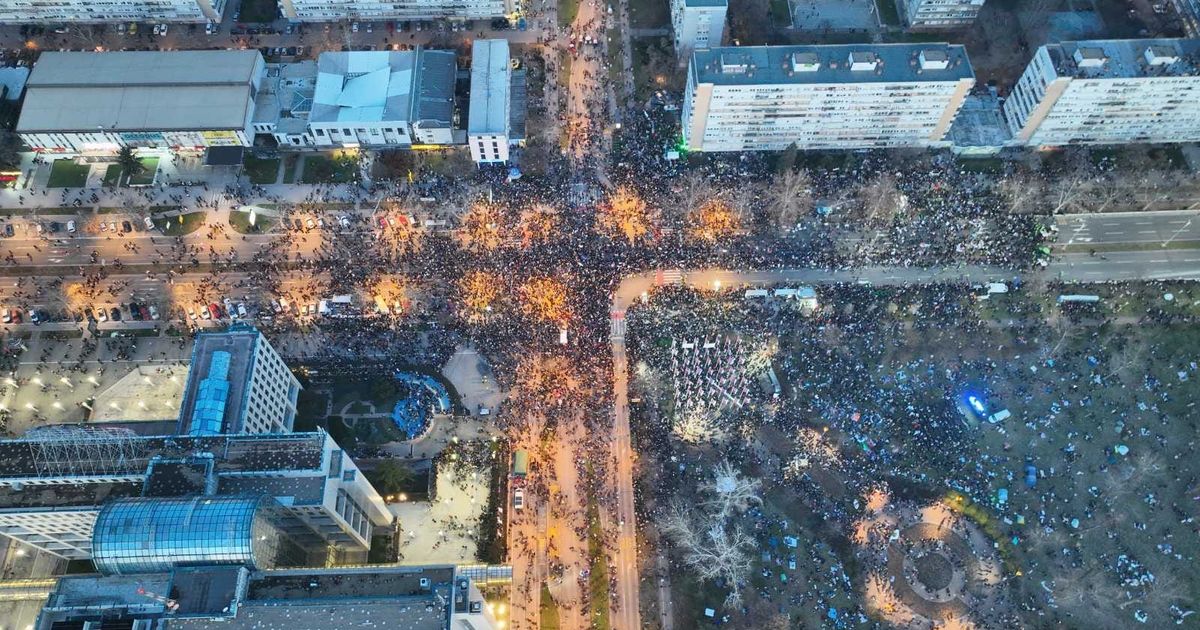 Završena blokada Žeželjevog i Varadinskog mosta u Novom Sadu: Studenti i građani ostaju kod Mosta slobode