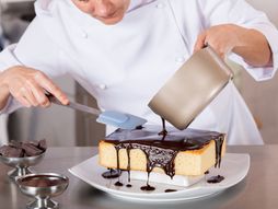 preliv za tortu, čokoladna glazura, čokoladni preliv, torta, slatkiš, poslastica