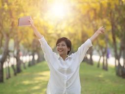 sreća, srećna žena, srećna devojka, radost