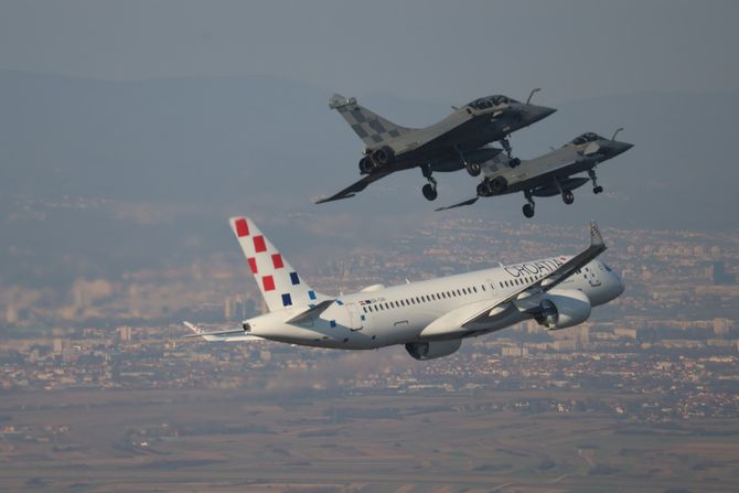 Hrvatska, Rafalei, avion Croatia Airlinesa s Hrvatskom rukometnom reprezentacijom Hrvatska, Rafalei, avion Croatia Airlinesa s Hrvatskom rukometnom reprezentacijom