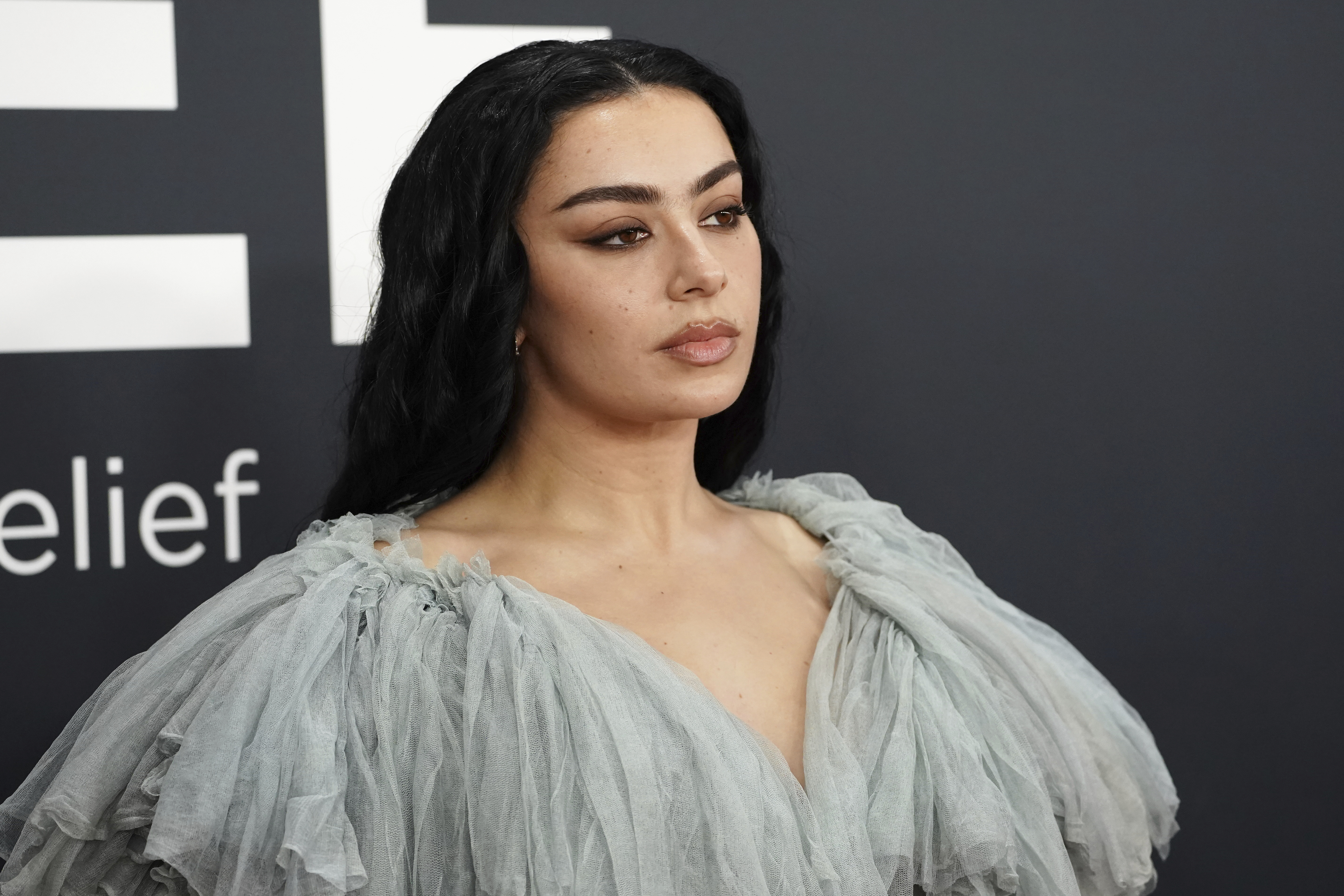 Charli xcx postala prva britanska pevačica sa dva albuma na prvom mestu u istoj kalendarskoj godini