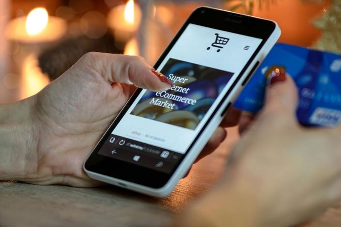 Telefon, kartica, online plaćanje Telefon, kartica, online plaćanje
