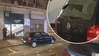 Drama u Kosovskoj ulici: Srušio se deo fasade, oštećen automobil