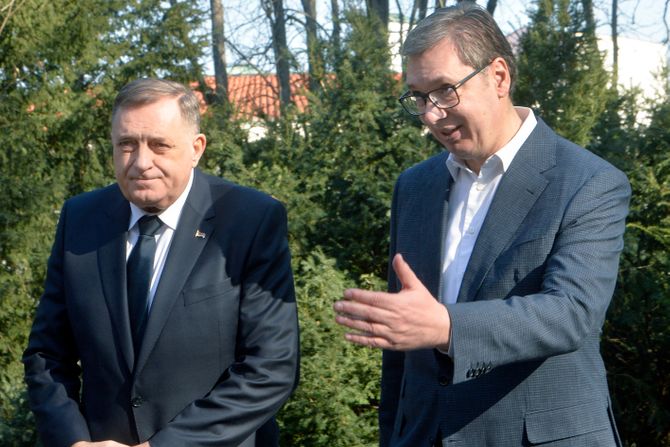 Aleksandar Vučić, Milorad Dodik