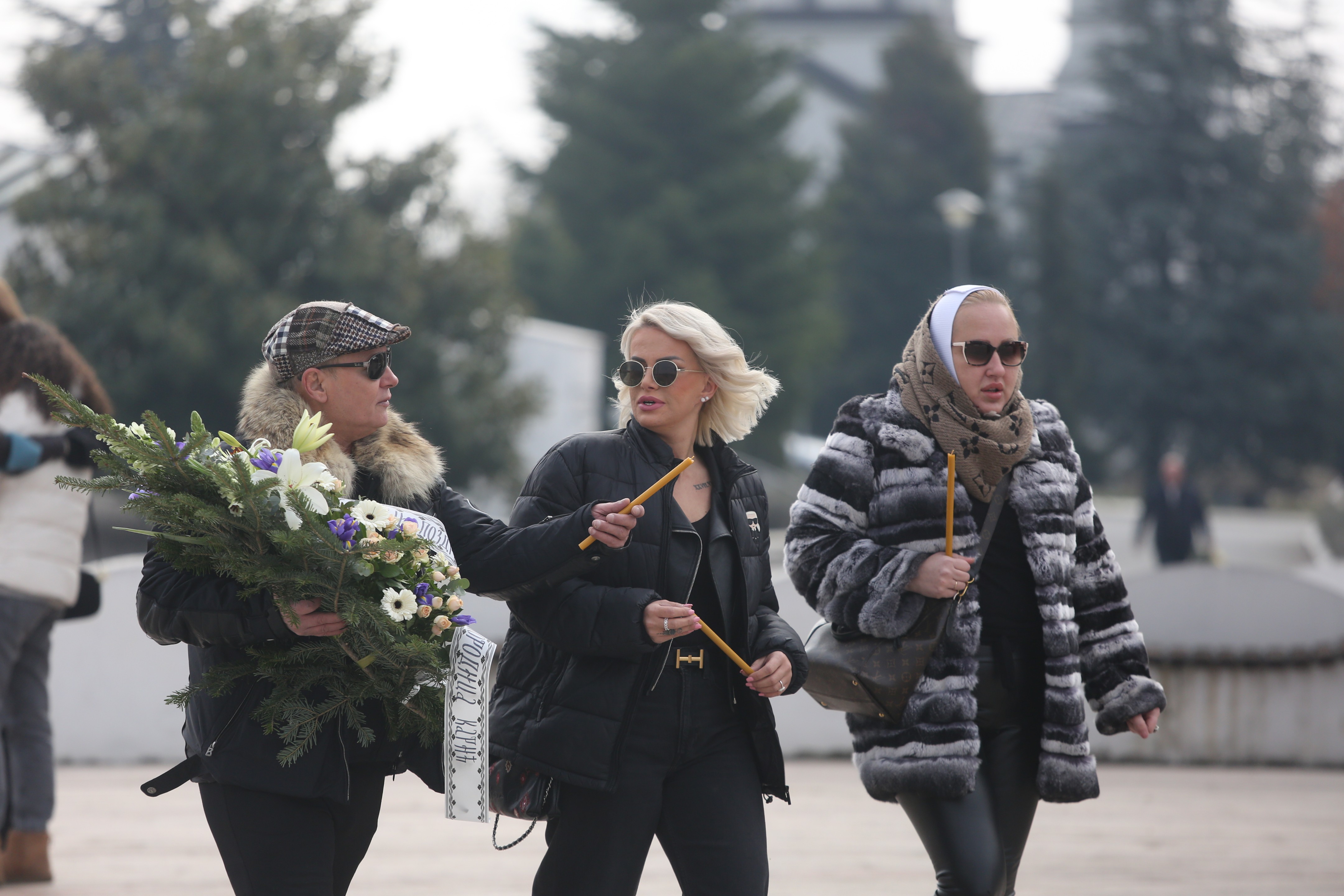 Stefani se nije pojavila na sahrani Matorine majke! Jovanina drugarica se oglasila: "Velika je sramota što..."