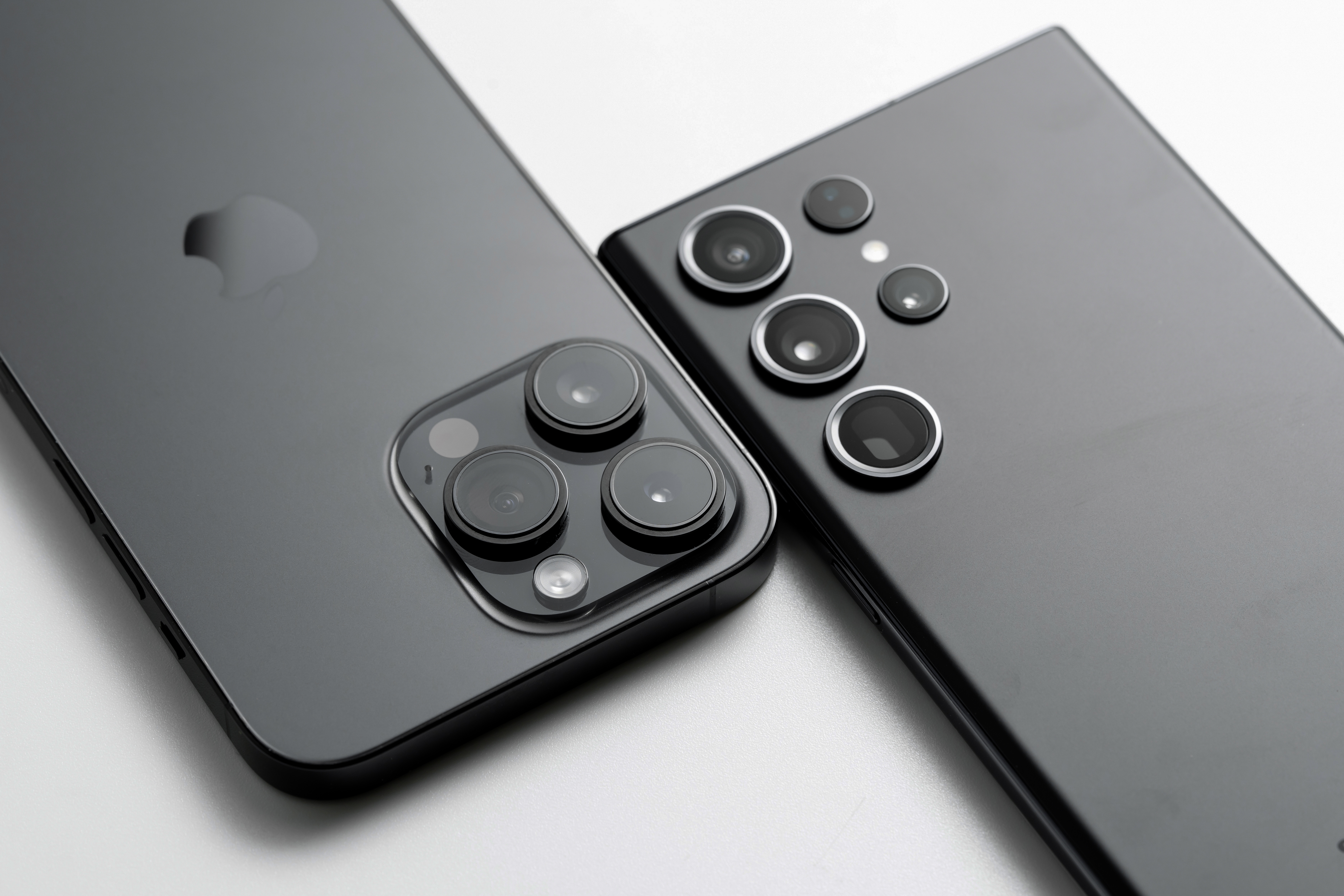 Svi imamo tajno dugme na poleđini telefona, a niko ga ne koristi: Aktivirajte ga odmah