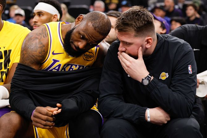 Luka Dončić i Lebron Džejms Luka Dončić i Lebron Džejms