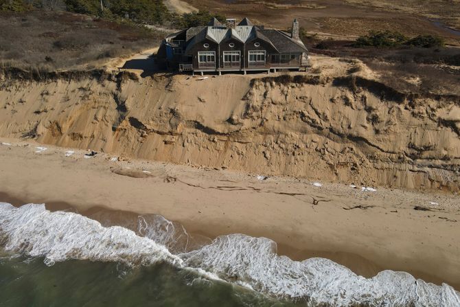 Cape Cod kuća plaža litica Masačusets erozija