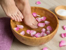 nega stopala, stopala, stopala u toploj vodi, pedikir