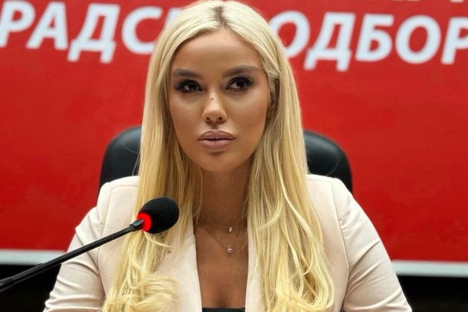 Ana Grozdanović Ana Grozdanović