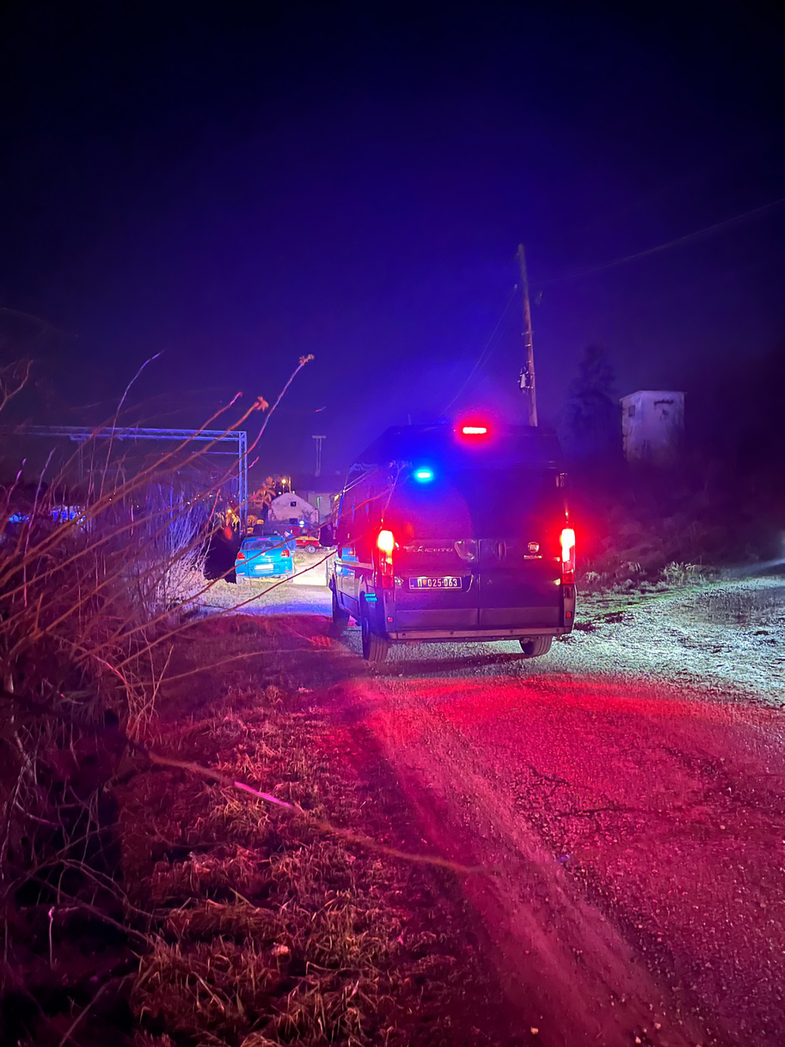 Ovako je priveden muškarac koji je tokom potere pucao na policiju u Novom Sadu: Vozilo marice stiglo u stanicu