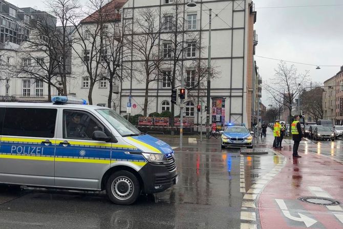 Minhen Nemačka auto se zakucao u ljude