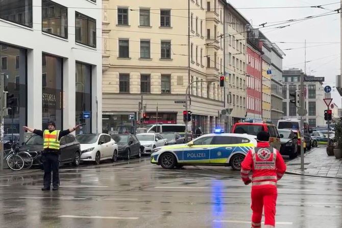 Minhen, automobilom se zaleteo u grupu ljudi