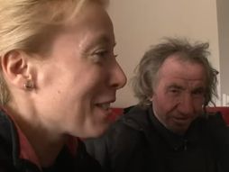 plavuša i beskućnik