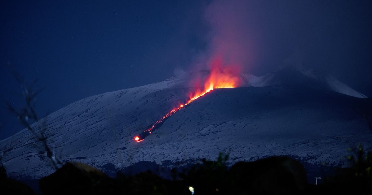 Eruptirao najveći vulkan u Evropi, šire se snimci: Crni pepeo izazvao haos, aerodrom zatvoren