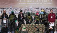 Hamas pustio trojicu izraelskih talaca: Izveli ih na pozornicu da se obrate okupljenima, masa klicala