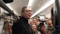 Vučić putuje vozom na skup u Sremsku Mitrovicu: Dočekan povicima "Aco Srbine"