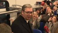 Vučić putuje vozom na skup u Sremsku Mitrovicu: Dočekan povicima "Aco Srbine"