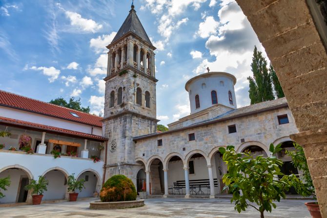 Manastir Krka, Hrvatska