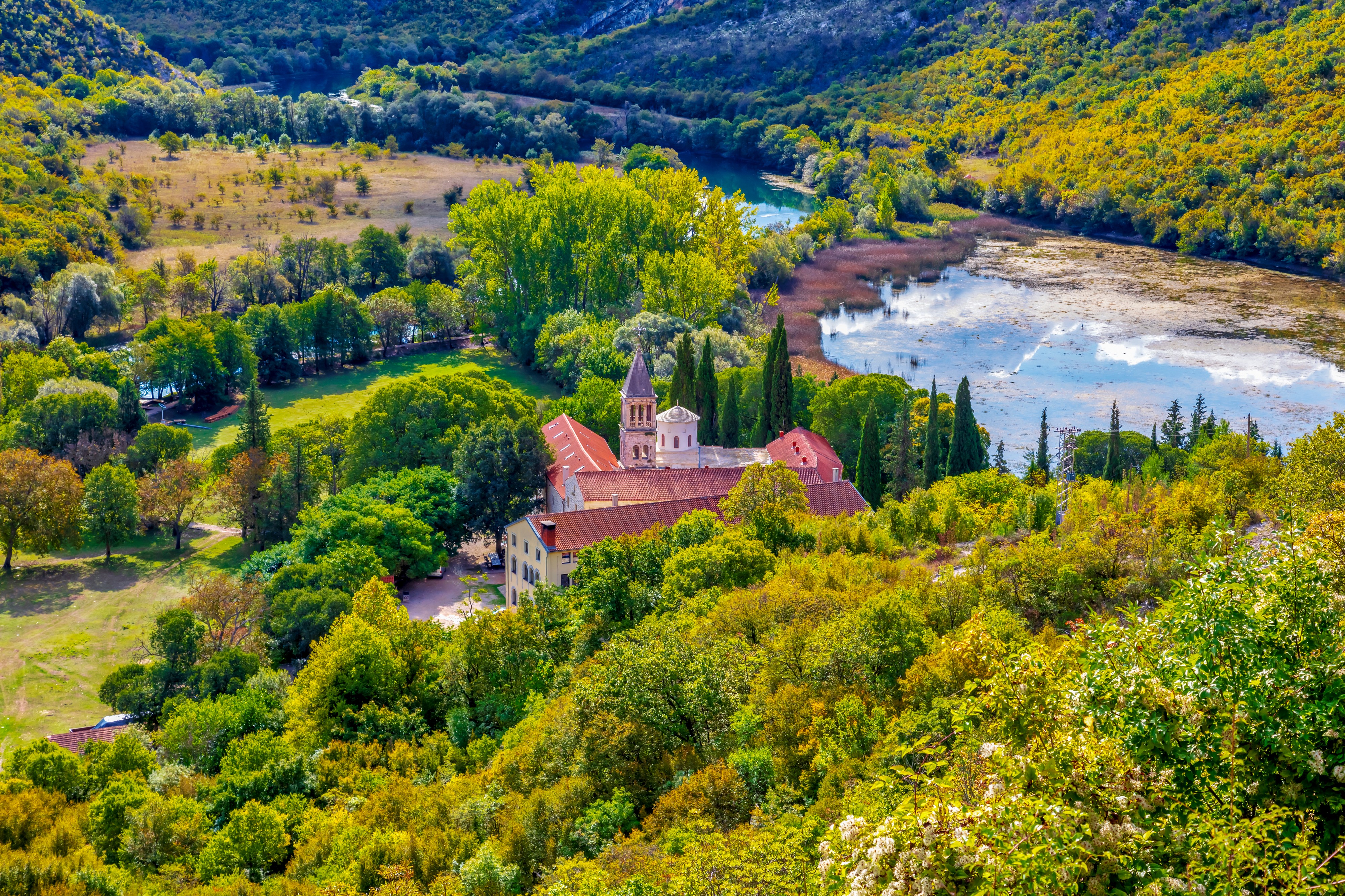 Tajna pravoslavnog manastira u Hrvatskoj: Skrivena pećina, simboli i vekovno predanje o sestri cara Dušana