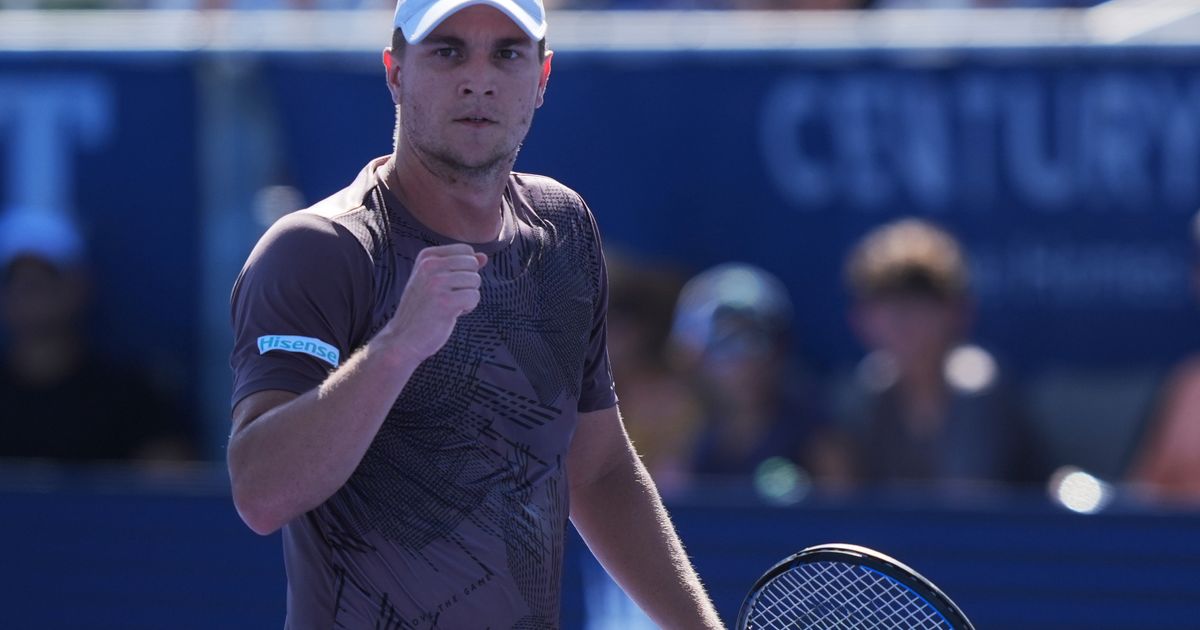 Kecmanović u četvrtfinalu Valensije: Miomir u misiji povratka u Top 50, pao zemljak Rodžera Federera