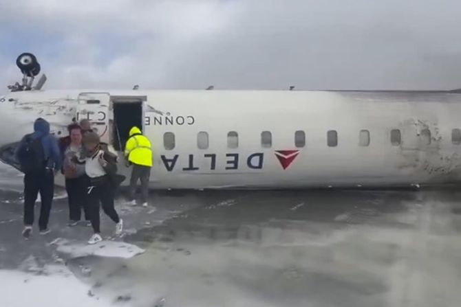 Kanada, Toronto Pearson aerodrom, avionska nesreća