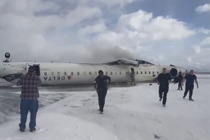 Kanada, Toronto Pearson aerodrom, avionska nesreća