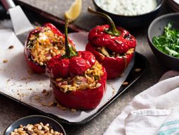 Punjene paprike , pinjoli