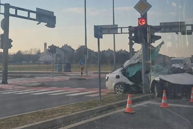 Škoda uništena u nesreći u Velikoj Gorici, poginuo dečak