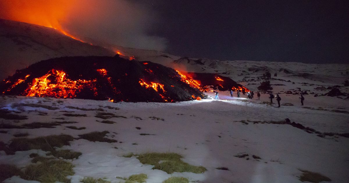 Turisti noćnim posetama Etni ugrožavaju svoje živote: Erupcija najaktivnijeg vulkana u Evropi