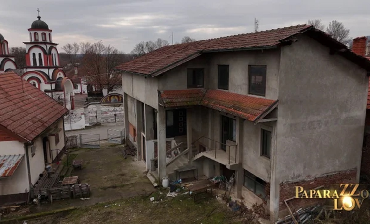 Ovo je Gastozova porodična kuća u Svilajncu: Nedovršena, bez fasade, oko nje haos! A tek da vidite unutra...