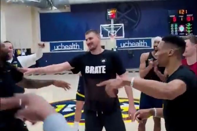 Nikola Jokić majica "Brate"