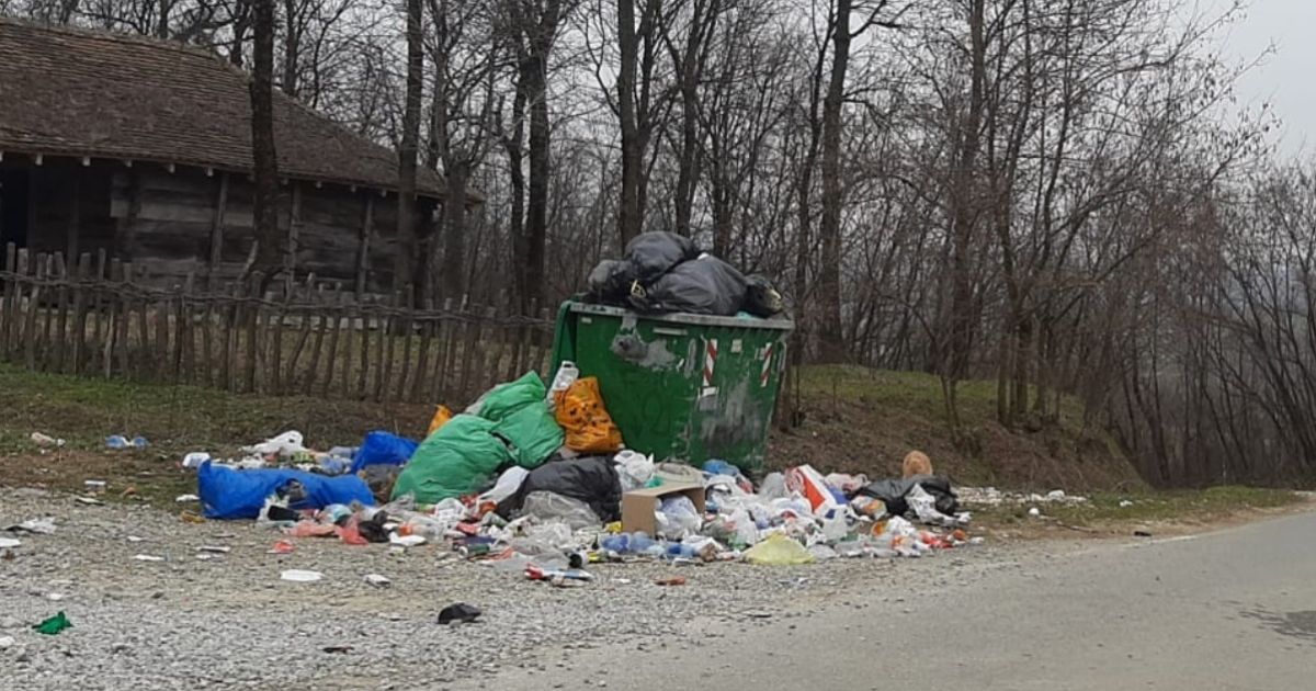 Alarmantna situacija u Topoli! Sve veći problem sa odvoženjem otpada: Ovo je katastrofa, smeće će nas ugušiti