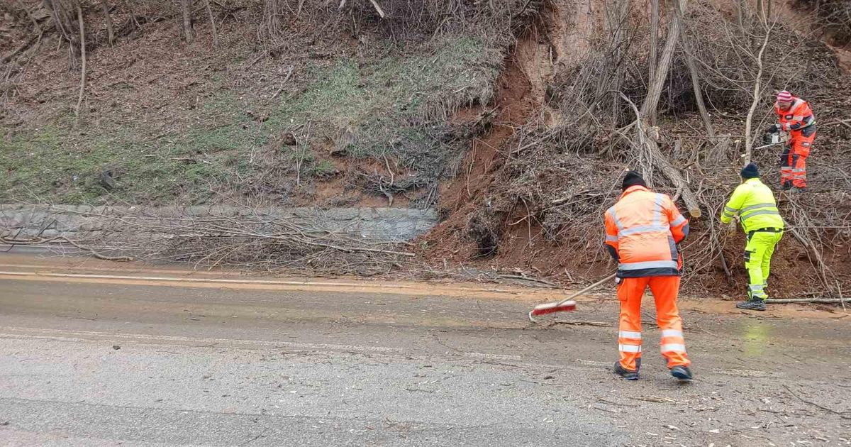 Kolone na putu ka Užicu zbog velikog odrona, kolone kilometarske: Evo kada se očekuje normalizacija