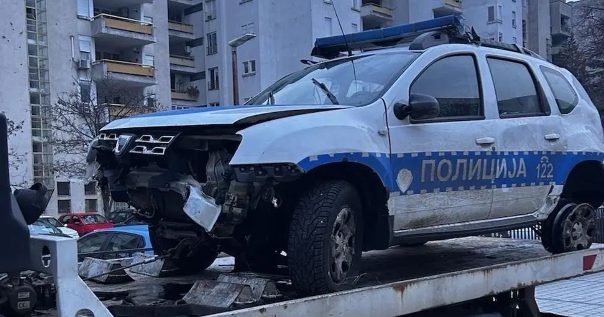 Ljubiša je, preteći bombom, oteo policijsko vozilo, nastao opšti haos: Aktivirao kašikaru, pa sleteo sa puta