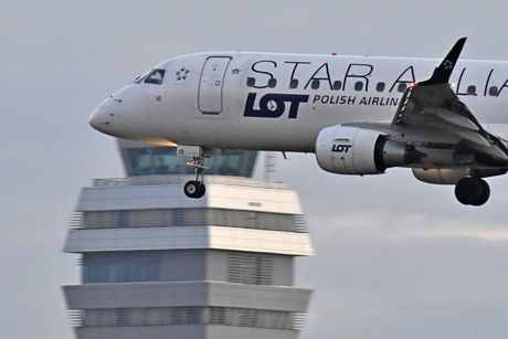 LOT Star Alliance Embraer 175 LOT Star Alliance Embraer 175