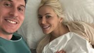 Porodila se bivša žena Vladana Savića iz Magla benda! Prva slika iz porodilišta: "Tata nije pao u nesvest"