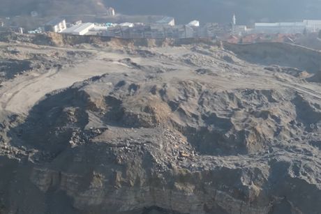 kamenolom i kuće u Kaknju kamenolom i kuće u Kaknju