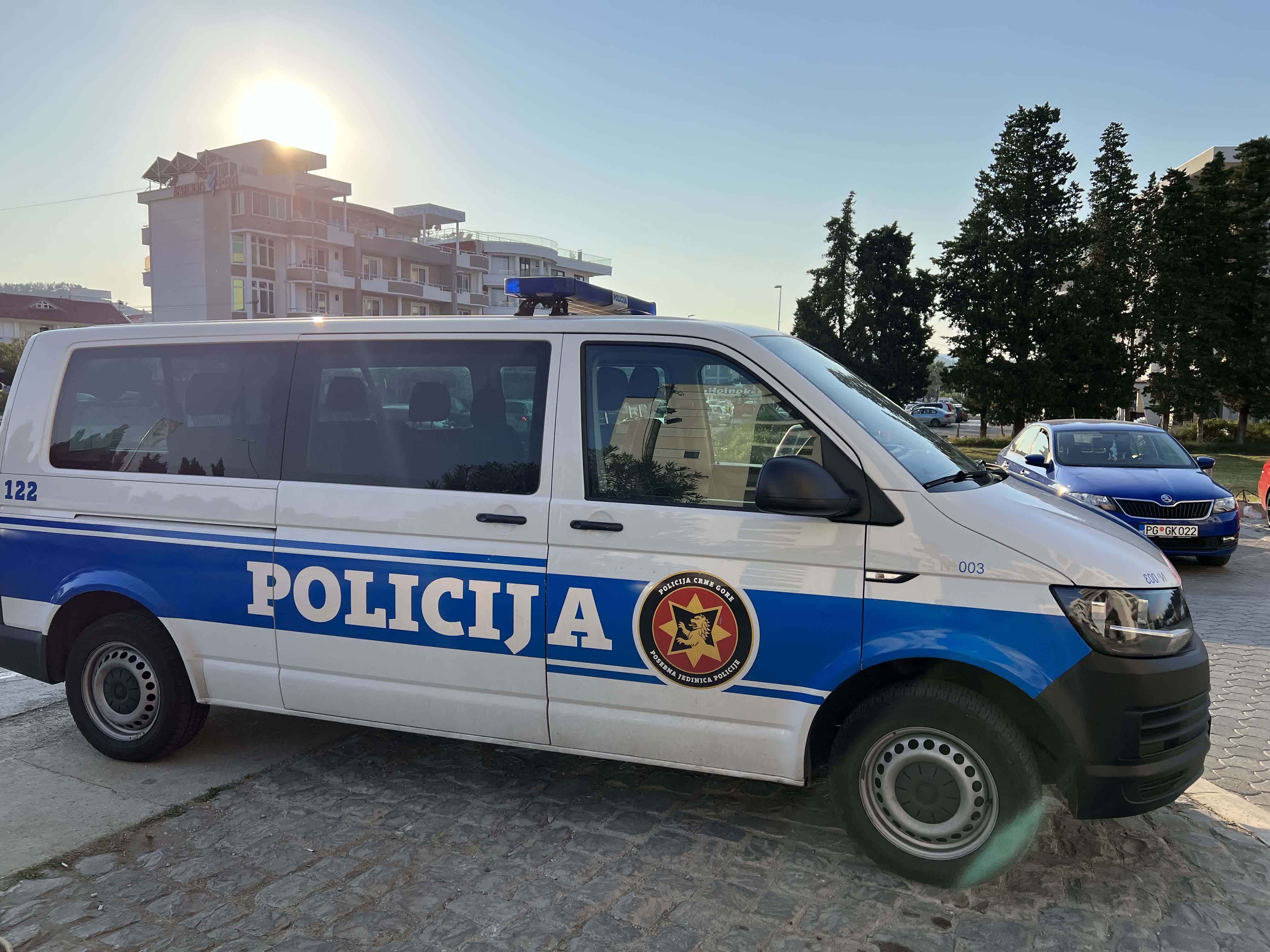 Masovna tuča u Crnoj Gori: Pesničenje posle saobraćajke kod Grebnice, policija imala pune ruke posla